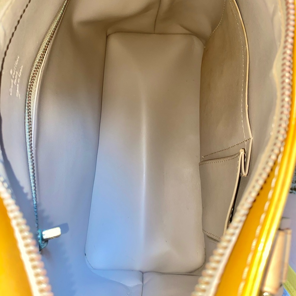 Authentic Vintage Louis Vuitton Monogram Vernis Houston Pale Yellow Shoulder Bag - Picture 7 of 8